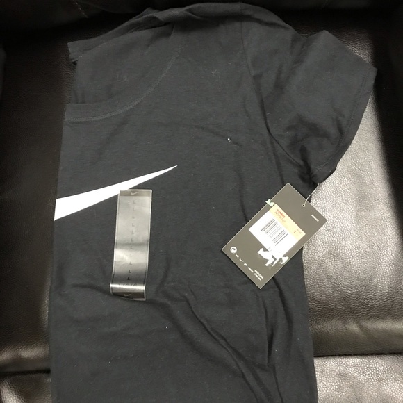 Black active Nike t-shirt. - Picture 2 of 2